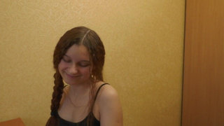 Еби ?? Я к тебе не на чай, а на писюн пришла, дрочить я и дома могу