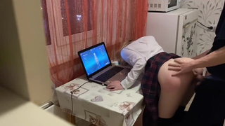Ремнём её херачу и хер вставляю — а ей похую, она в Геншин играет