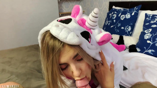 Мамка находится дома, а нам с сестрой похуй - мы ебемся без гандона!