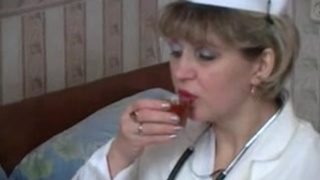 Русская докторша прописала больному любительский секс с оргазмом